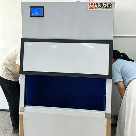 700公斤纯辉达娱乐机和500公斤片冰机交付海鲜姿造店