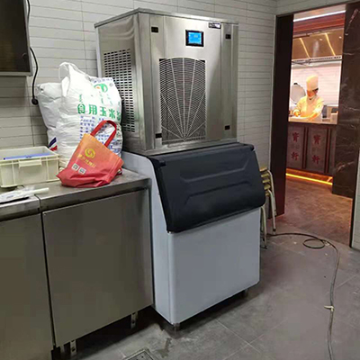 辉达娱乐500公斤辉达娱乐制冰机交付天津餐饮店使用